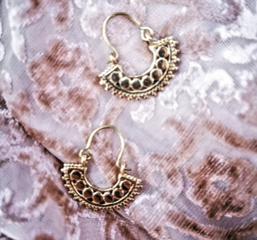 Connect the dots bronze earring