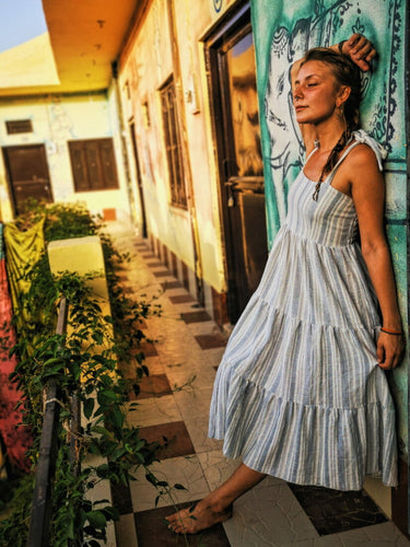 Vestido largo Chintu con volantes en Marine ⚓