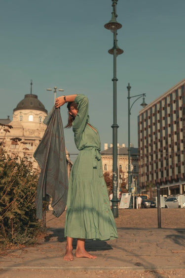 Vestido camisero con volantes en pistacho
