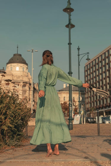 Vestido camisero con volantes en pistacho
