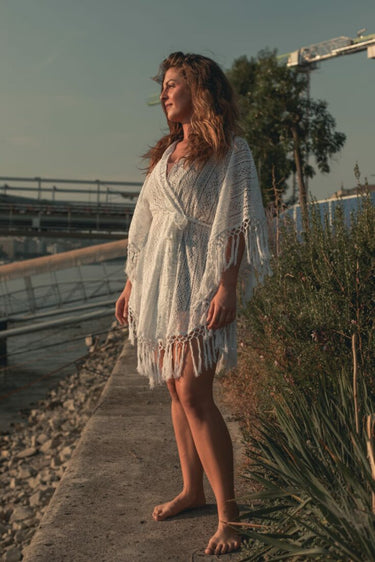 Poncho de encaje blanco puro