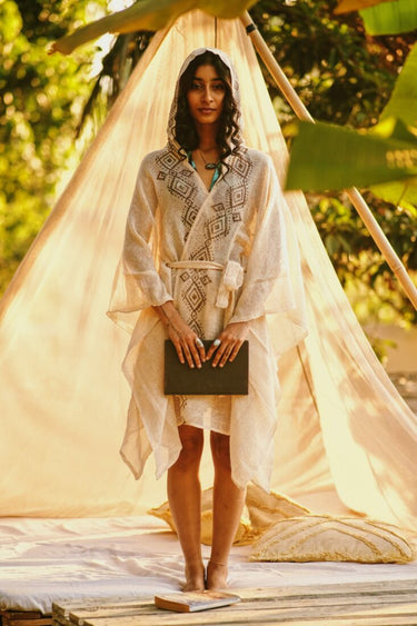Poncho con capucha Mudra