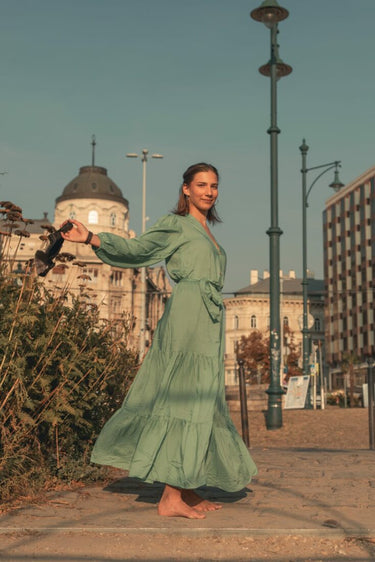 Vestido camisero con volantes en pistacho