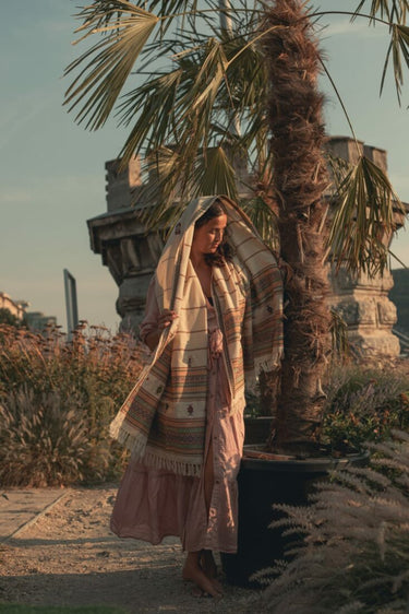Vestido camisero con volantes en salmón