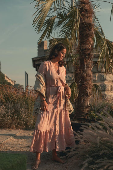 Vestido camisero con volantes en salmón
