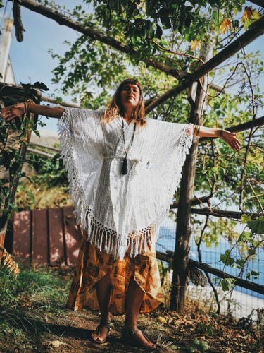 Poncho de encaje blanco puro