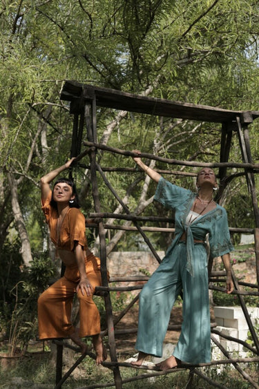 SET Me Free en mostaza con estampado de bloques