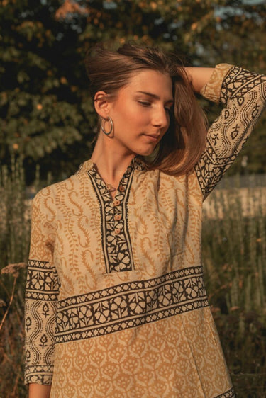 Vestido camisero con estampado en bloques en Yellowblack