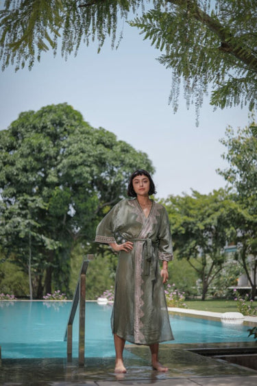 Teoría del kimono en salvia con estampado de bloques